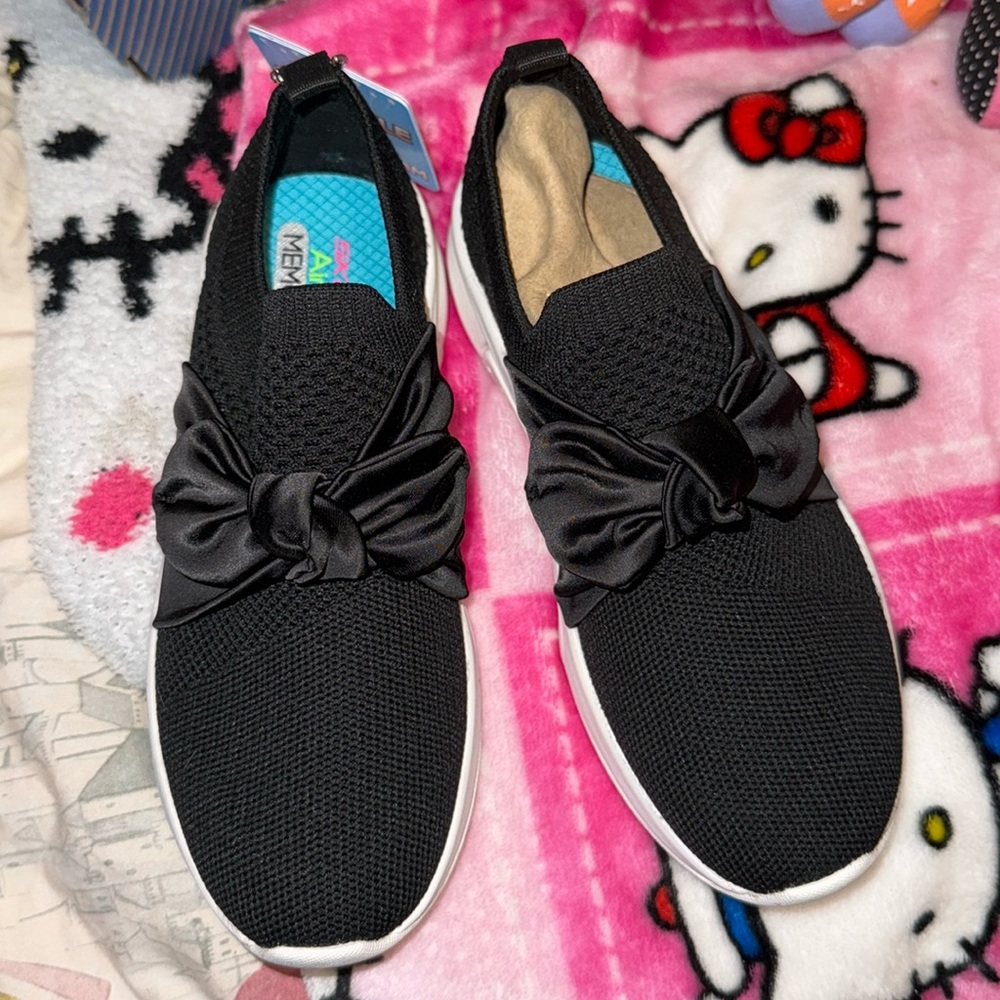 Sketchers Air cooled memory foam bow shoes